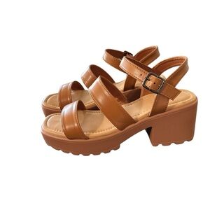 Tan Platform Sandals with Chunky Heel and Slingback Straps